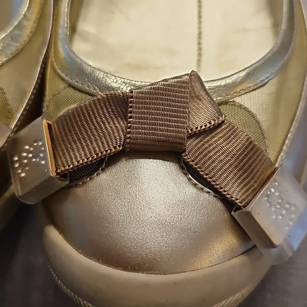 Gold Ballet Flats with Bow. G Series By‎ NIKE:LAB. Size 7.5.B. Gold and Mesh